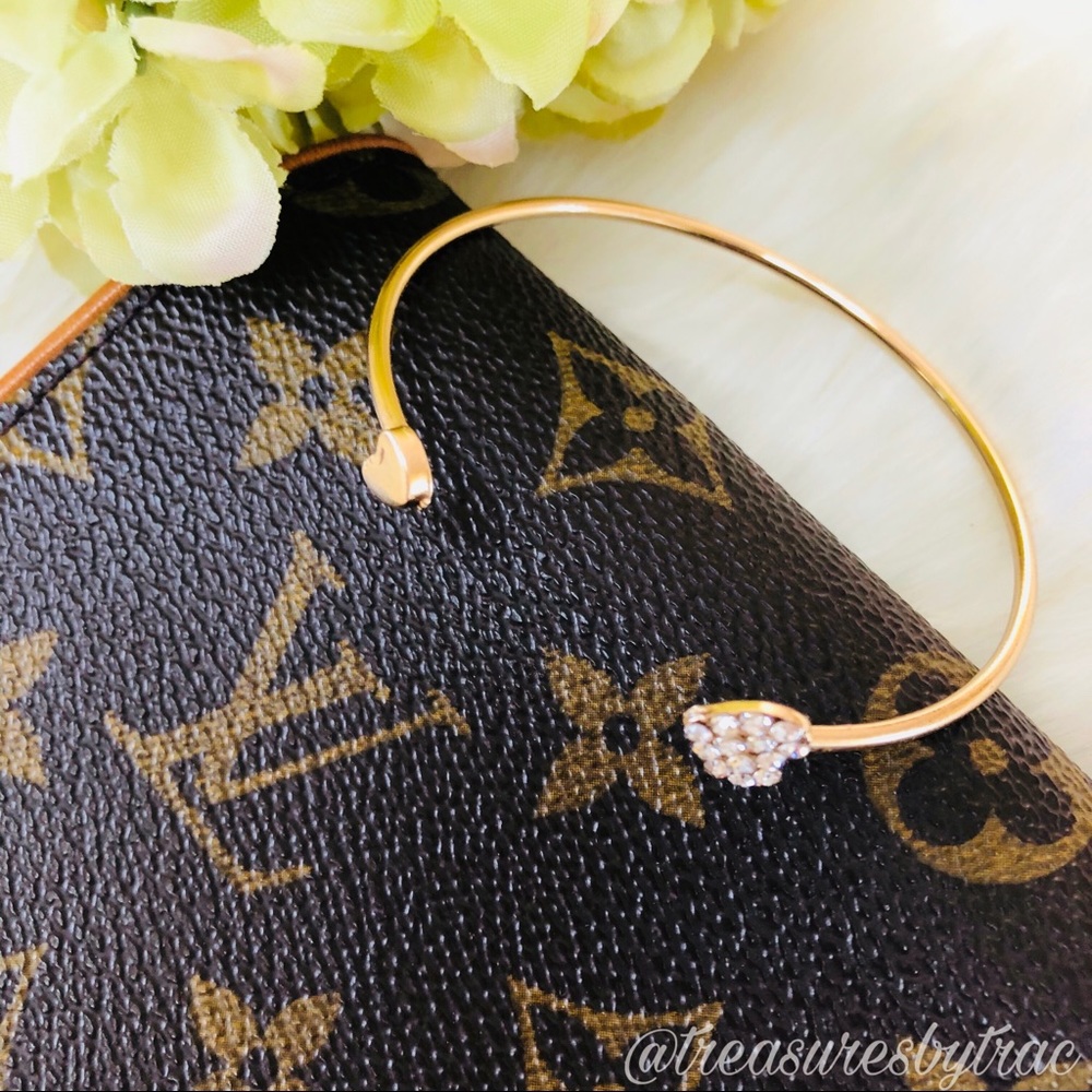 Gold And Crystal Rhinestone Heart Cuff Bracelet💛 - Picture 1 of 6